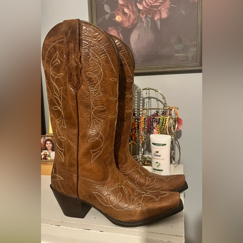 Ariat cowboy boots